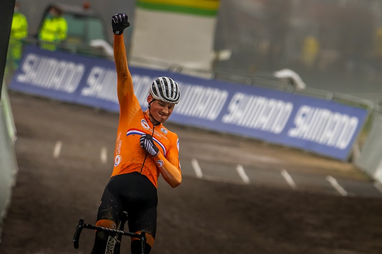 Van der Poel bezorgt Nederland 100 procent score