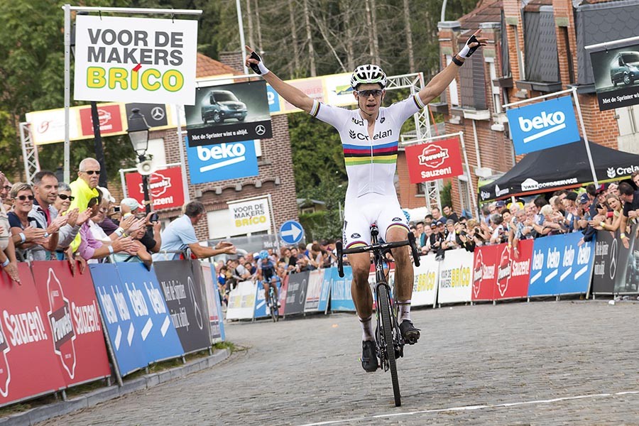 Van Aert wint cross Geraardsbergen