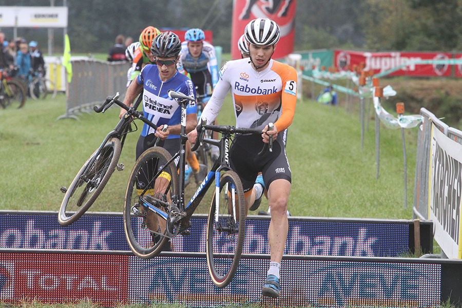 Nieuwenhuis wint beloftencross Gieten