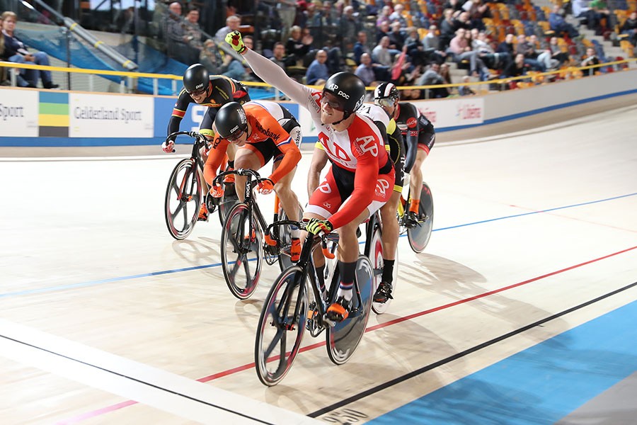 Hoogland wint ook NK Keirin