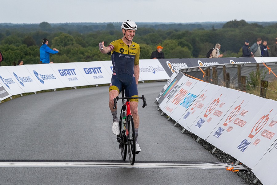 Van den Dool Nederlands kampioen clubrenners