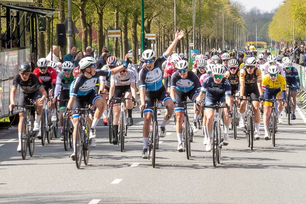 Anne van Rooijen wint Zuiderzeeronde