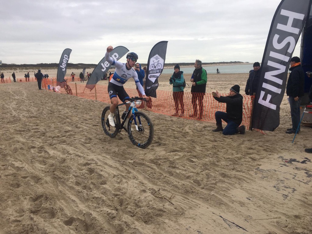 Slik en Van Gogh winnen NK Strandrace