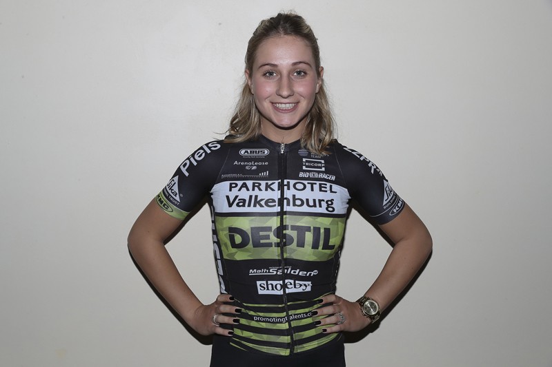 Chanella Stougje out met Pfeiffer