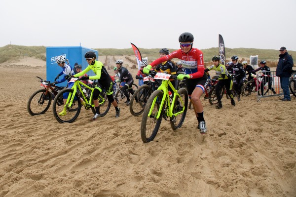 Imming en Rooijakkers winnen strandrace Texel