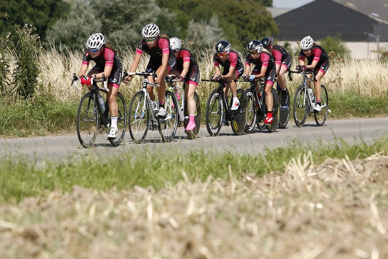 Swabo en Groot-Amsterdam winnen ploegentijdrit