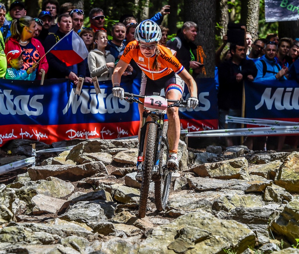 EK-podium vrouwen kleurt ook oranje