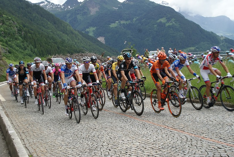 Dumoulin vijfde en nog altijd leider in Zwitserland