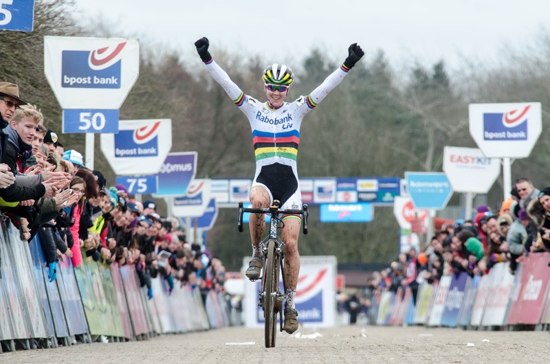 Wereldkampioene De Jong mist veldrit van Gieten