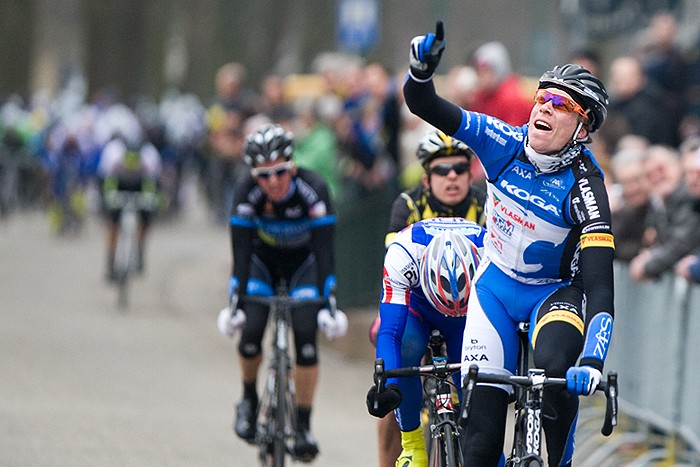 Bart van Haaren wint Omloop van de Houtse Linies