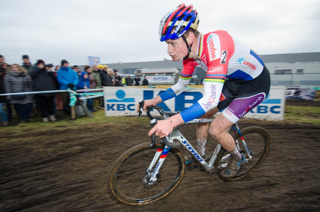 Van der Poel wint zijn 22e in Leuven