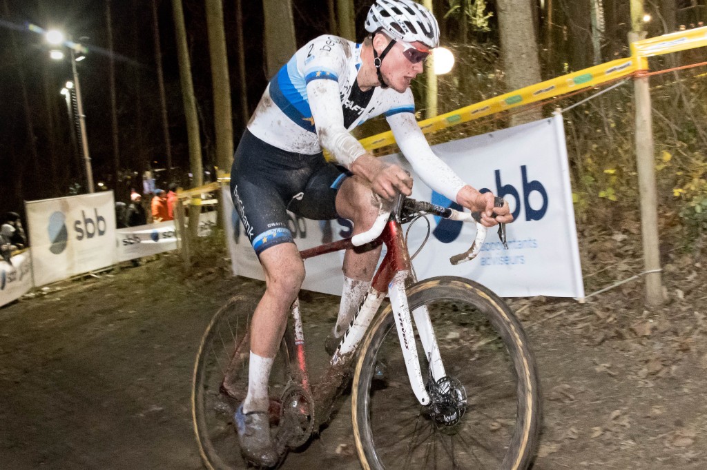 Van der Poel wint overtuigend in Diegem