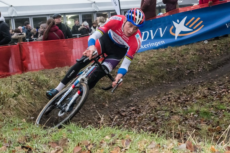 Pech houdt Van der Poel uit top 10 in Essen