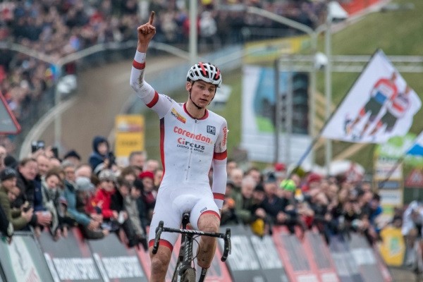 Van der Poel wint ook generale repetitie voor WK