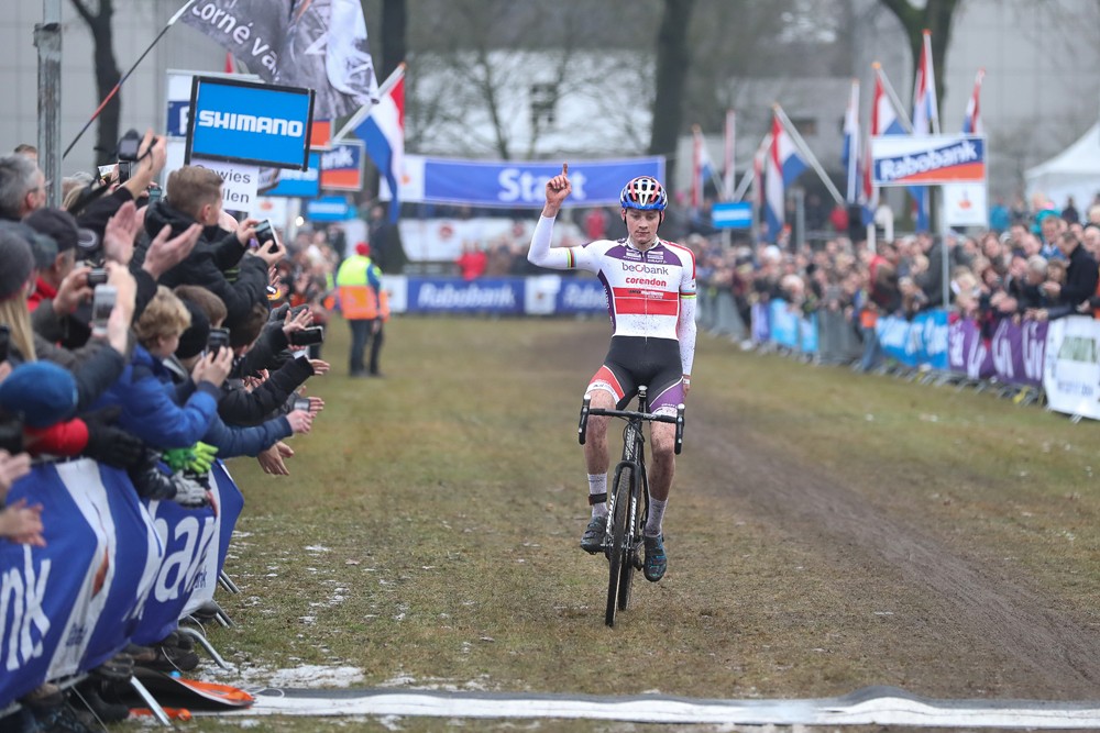 Van der Poel wint ook in Otegem