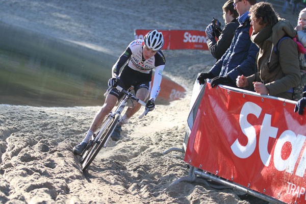 Van der Poel laat NK-start bij profs nog even open