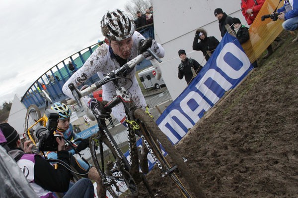 Van Aert klopt Van der Poel in Nommay