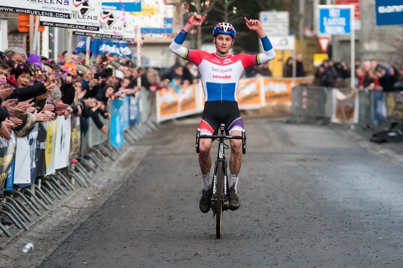 Van der Poel wint overtuigend in Overijse