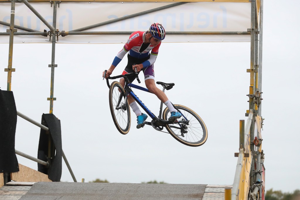 Van der Poel start in Nacht van Woerden