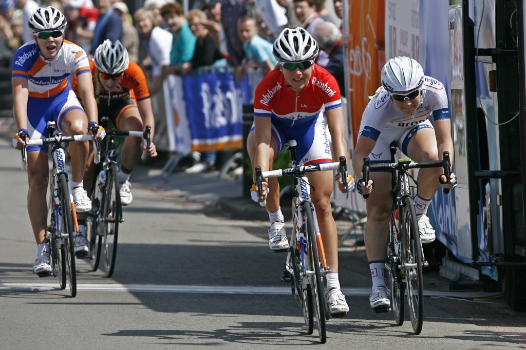 Van Vleuten en Alafaci winnen in Veldhoven