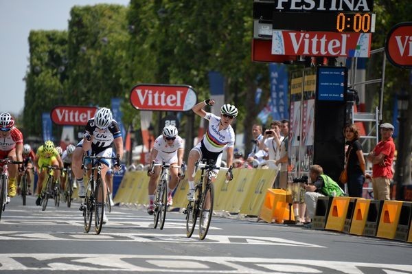 Hoogtepunten 2014 (12):  Vrouwenkoers op  Champs Elysées