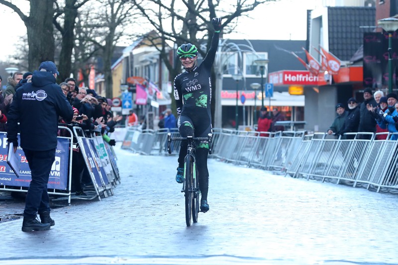 Marianne Vos wint Centrumcross Surhuisterveen