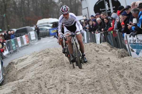 Marianne Vos wint Centrumcross Surhuisterveen