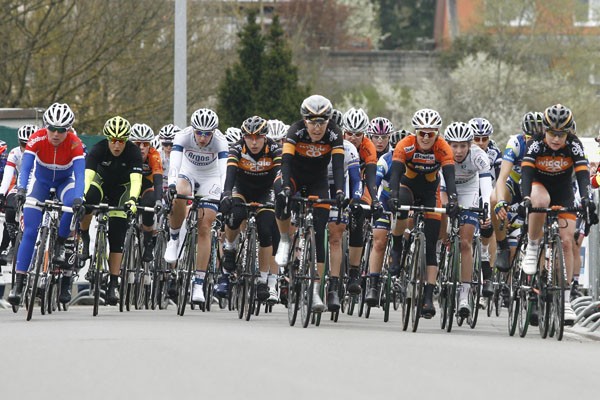 19 Nederlandse vrouwen in Emakumeen Bira