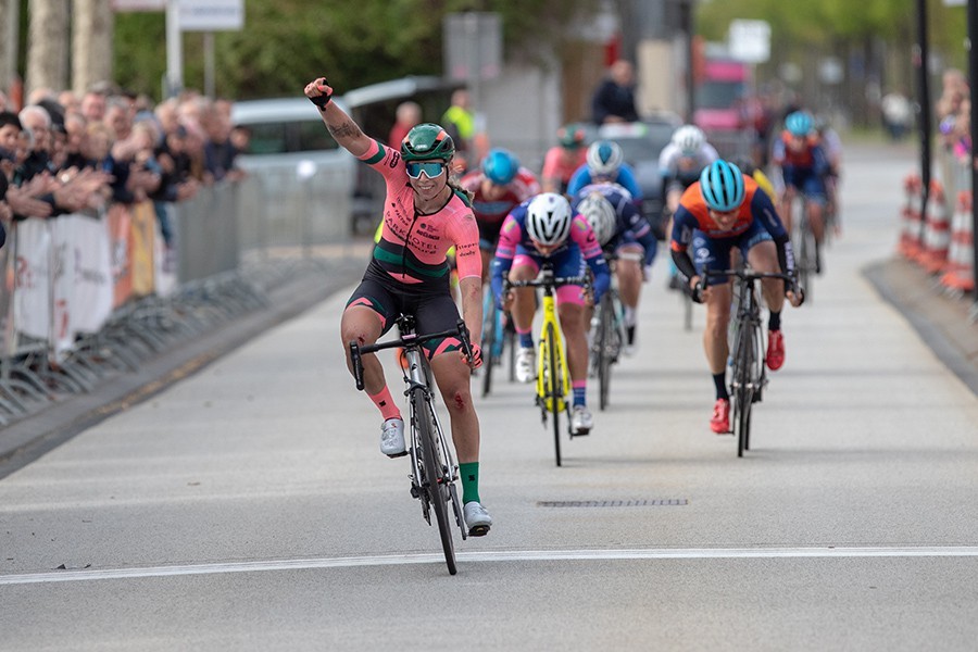 Wiebes wint en leidt in Tour Chongming Island