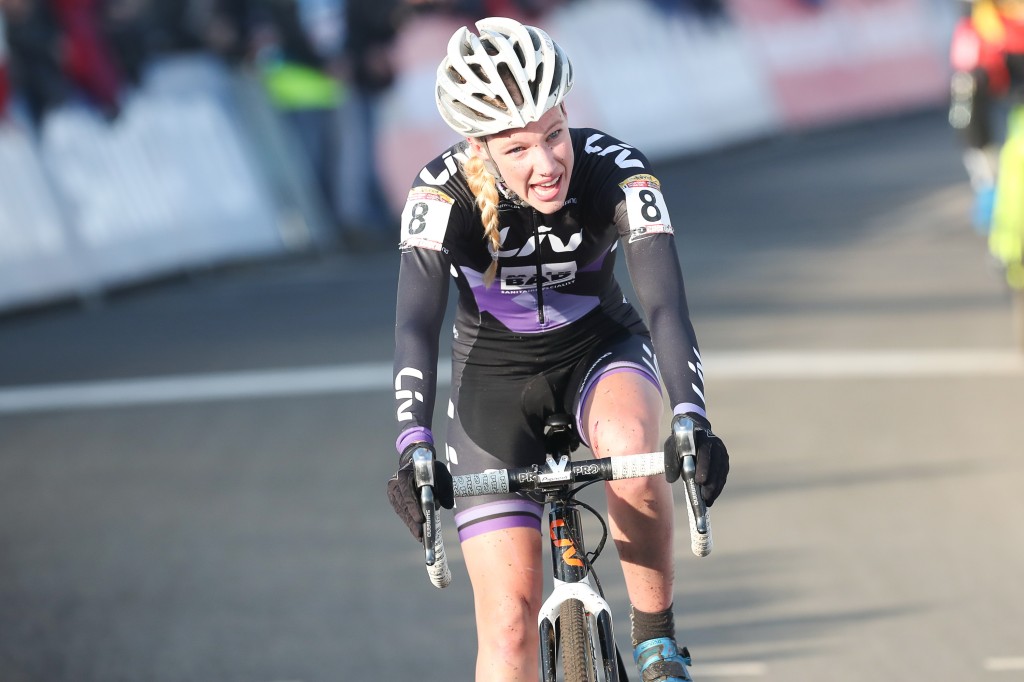 Worst rijdt veldrit van haar leven in Hoogerheide