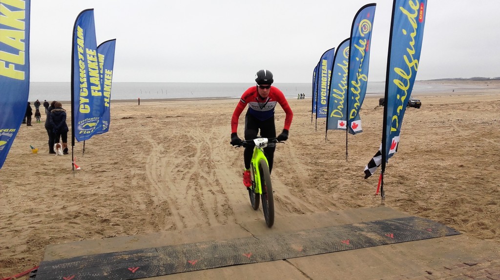 Ronan van Zandbeek sterkste in Strandrace Boelies