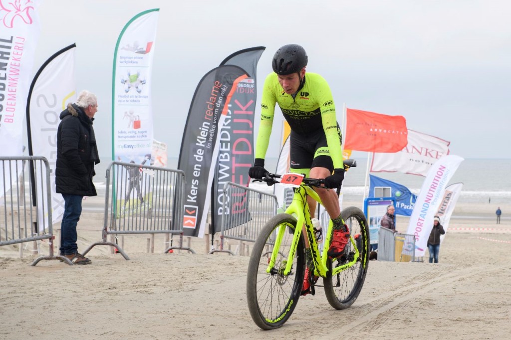 Van Zandbeek wint Strandrace Katwijk