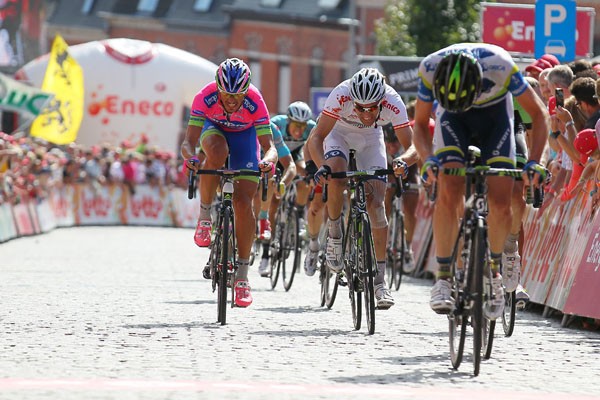 Dumoulin kraakt in laatste tien kilometer