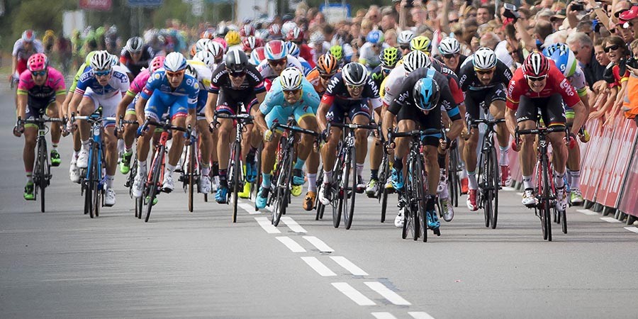 Viviani wint eerste rit Eneco Tour (+video)