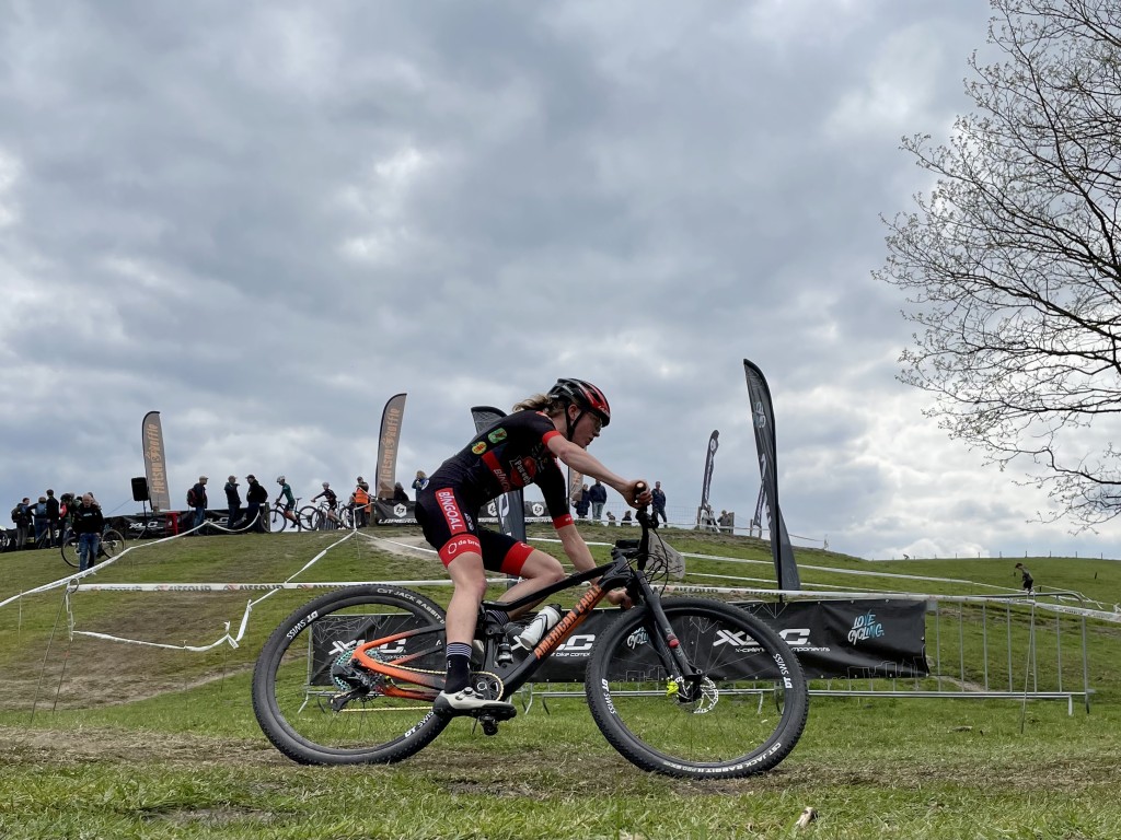 Van Empel wint op de Col du VAM