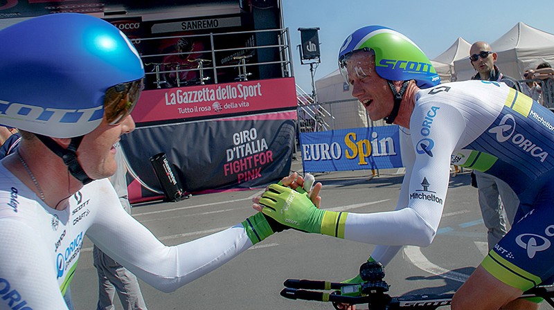 Weening wint met Orica ploegentijdrit Giro