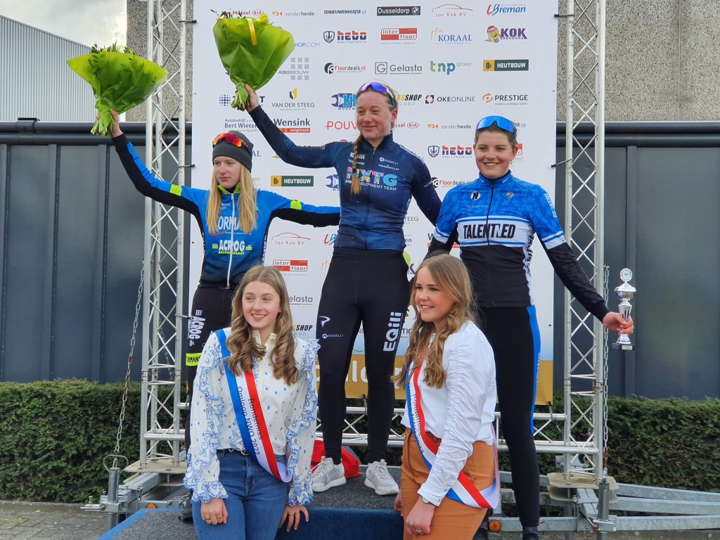 Veenhoven sprint naar winst in GP Van der Breggen