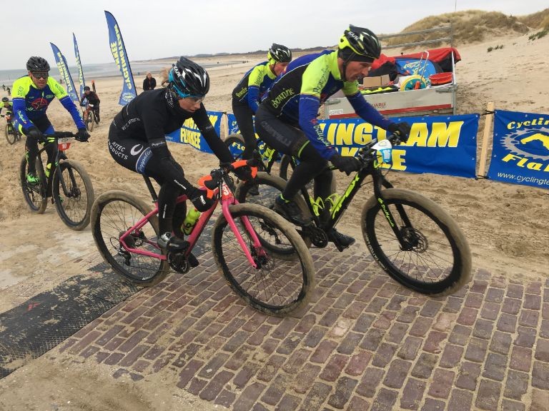 Buskermolen en Kessler winnen Deining Strandrace