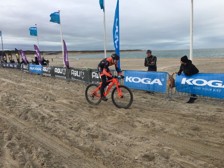 Jordy Buskermolen slaat toe in Koga MTB Beachrace Zeeland