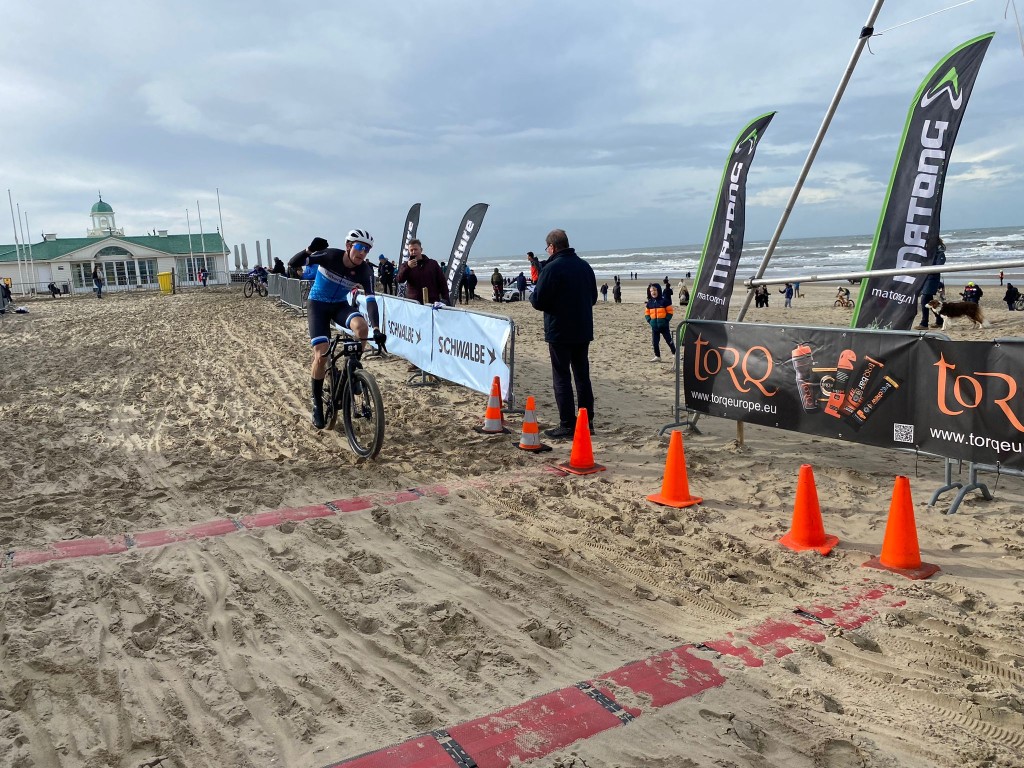 Van Sintmaartensdijk wint eerste Strandrace