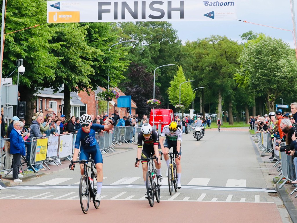 Mouris wint Wielerdag Roden bij junioren