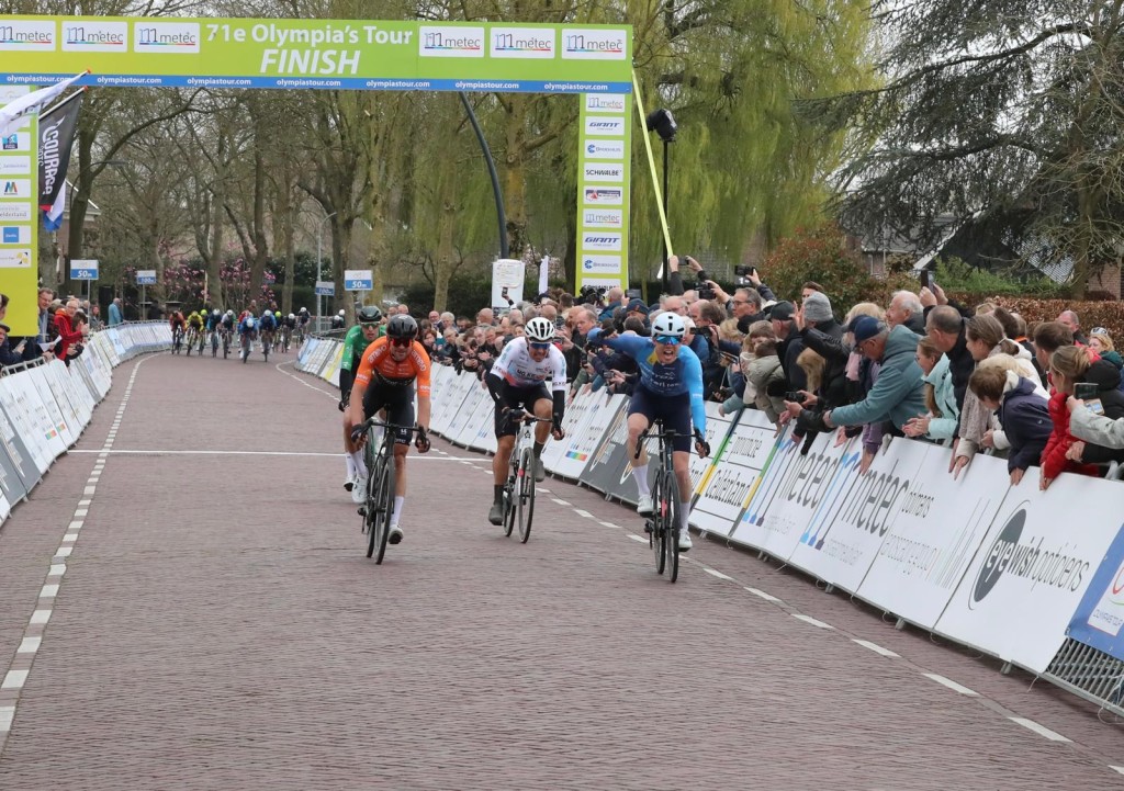 Derde etappe Olympia's Tour is voor Larsen
