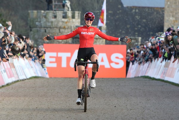 Van Alphen wint wereldbeker Flamanville