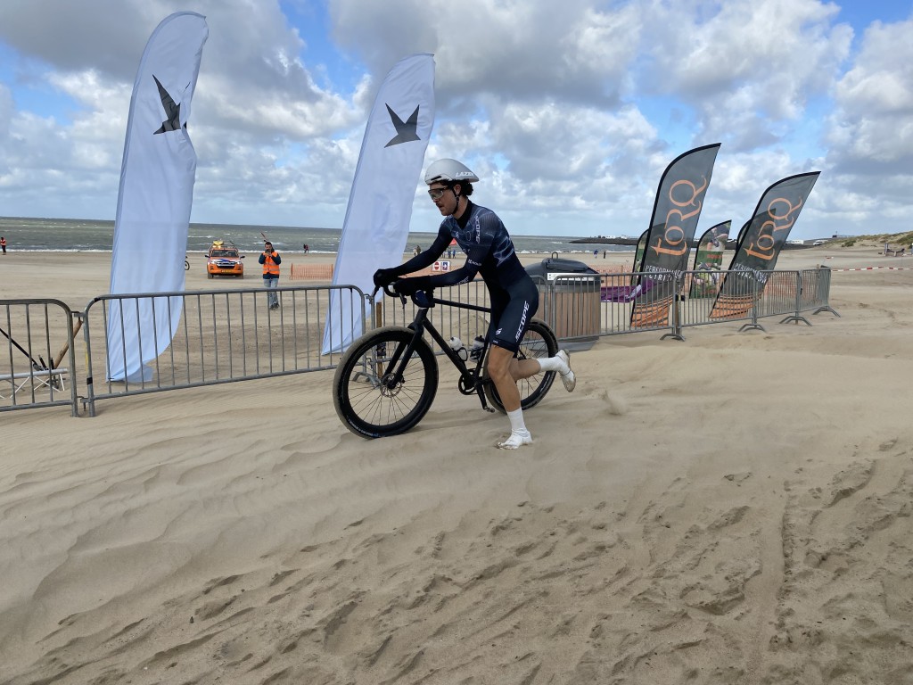 Jules de Cock behaalt in Ouddorp vijfde strandzege