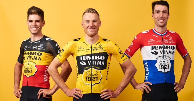 Jumbo-Visma in speciaal shirt tijdens Parijs-Roubaix