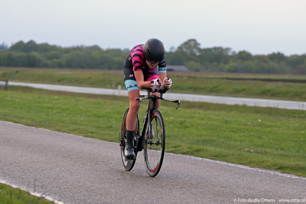 Bos en Verzijl winnen in KNWU Tijdritcompetitie