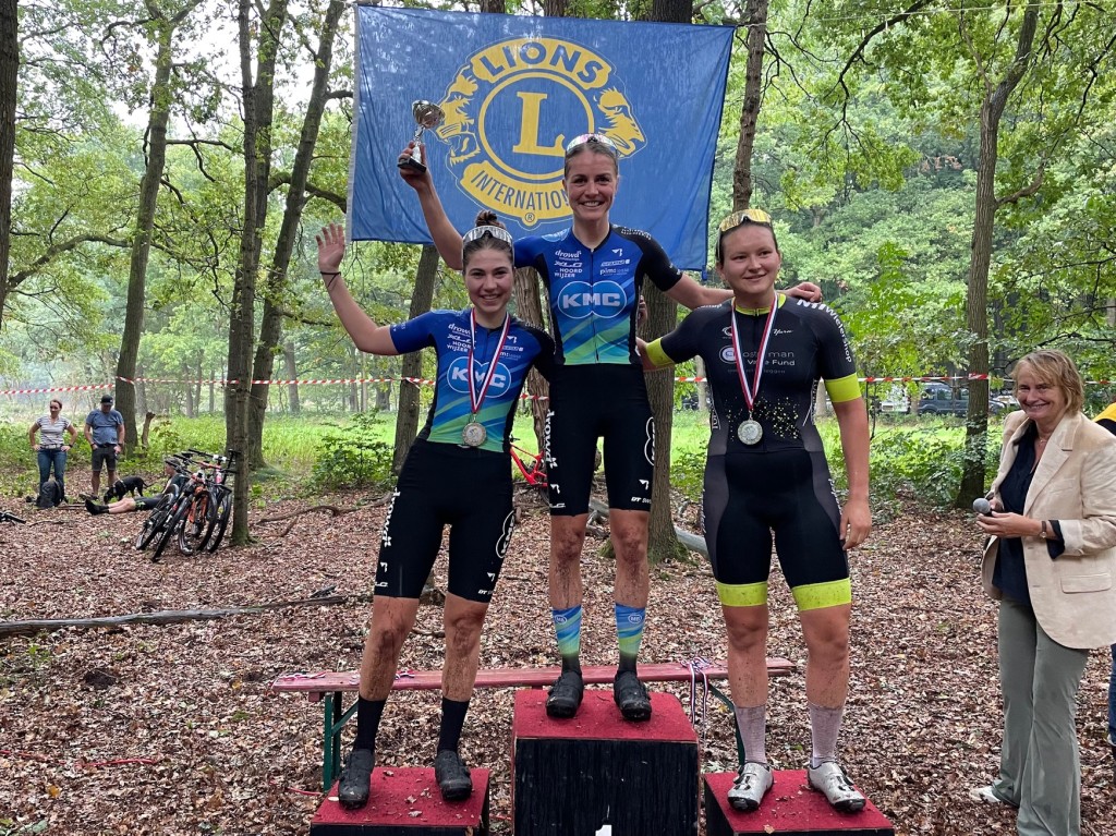 Bas Luca de Vries en Mariëlle Trouwborst winnen in Amerongen