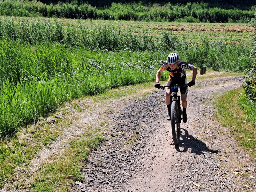 Mountainbiketop strijkt neer op Col du VAM