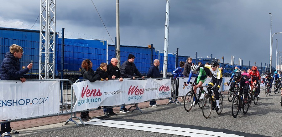 Joeri Schaper wint Omloop NW Overijssel