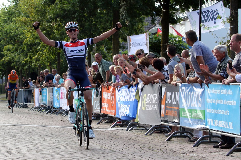 Van Veenendaal wint Omloop van Hil en Moer